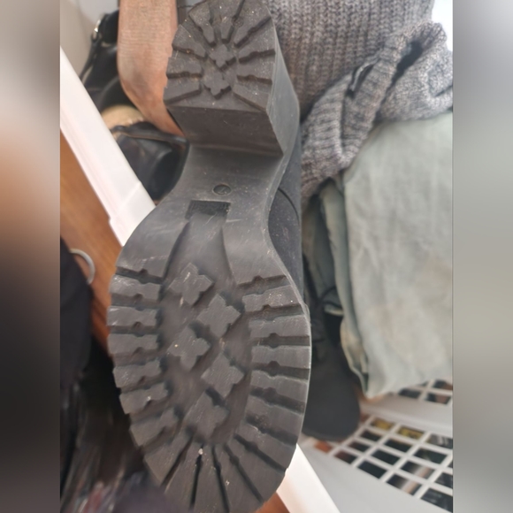 Black heel booties - Picture 4 of 4